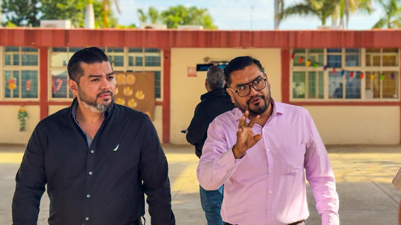 VISITA DIRECTOR DEL CETE PARA LA MEJORA EDUCATIVA DE PRIMARIA RURAL EN EL EJIDO LA LIBERTAD.